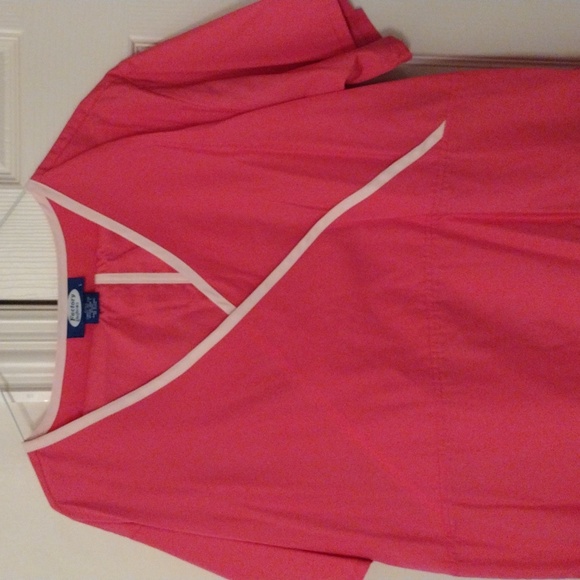 Two piece scrub set pink trim in light pink - Picture 5 of 8